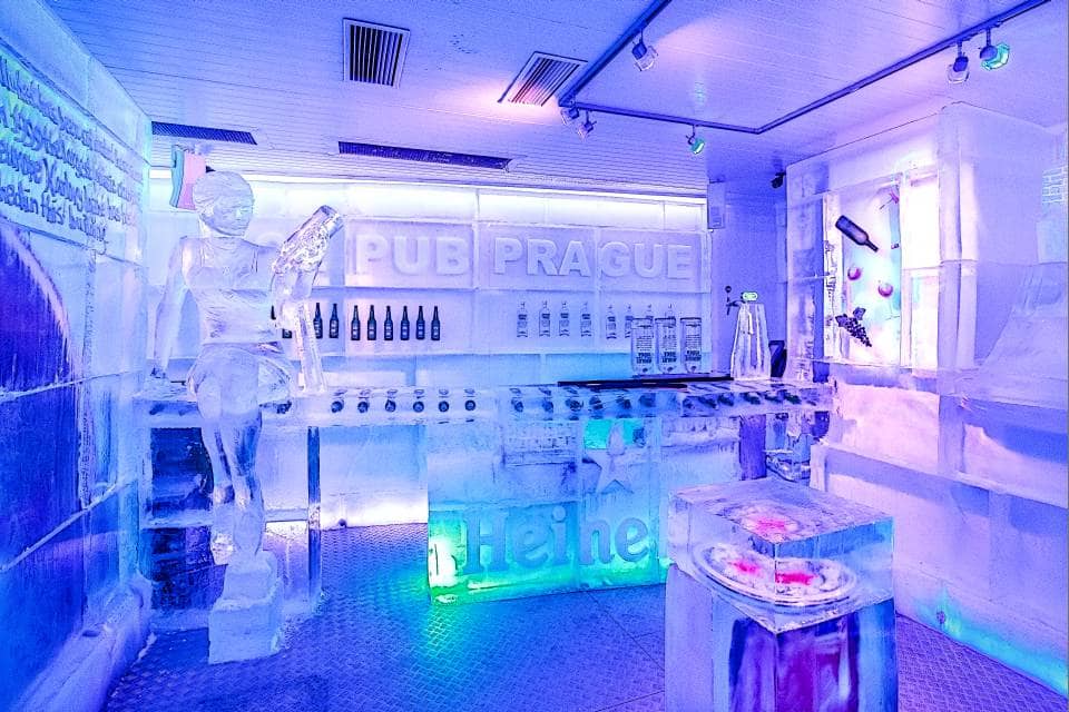 Ледяной бар в Праге: круглый год – арктический лед