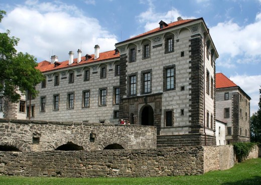 Замок Нелагозевес - megatour.cz