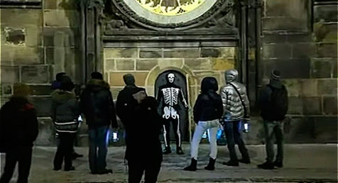 Тур в Праге вместе с гидом-скелетом