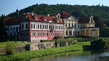 Замок Збраслав (Zámek Zbraslav). Коллекция современной чешской скульптуры в Замке Збраслав