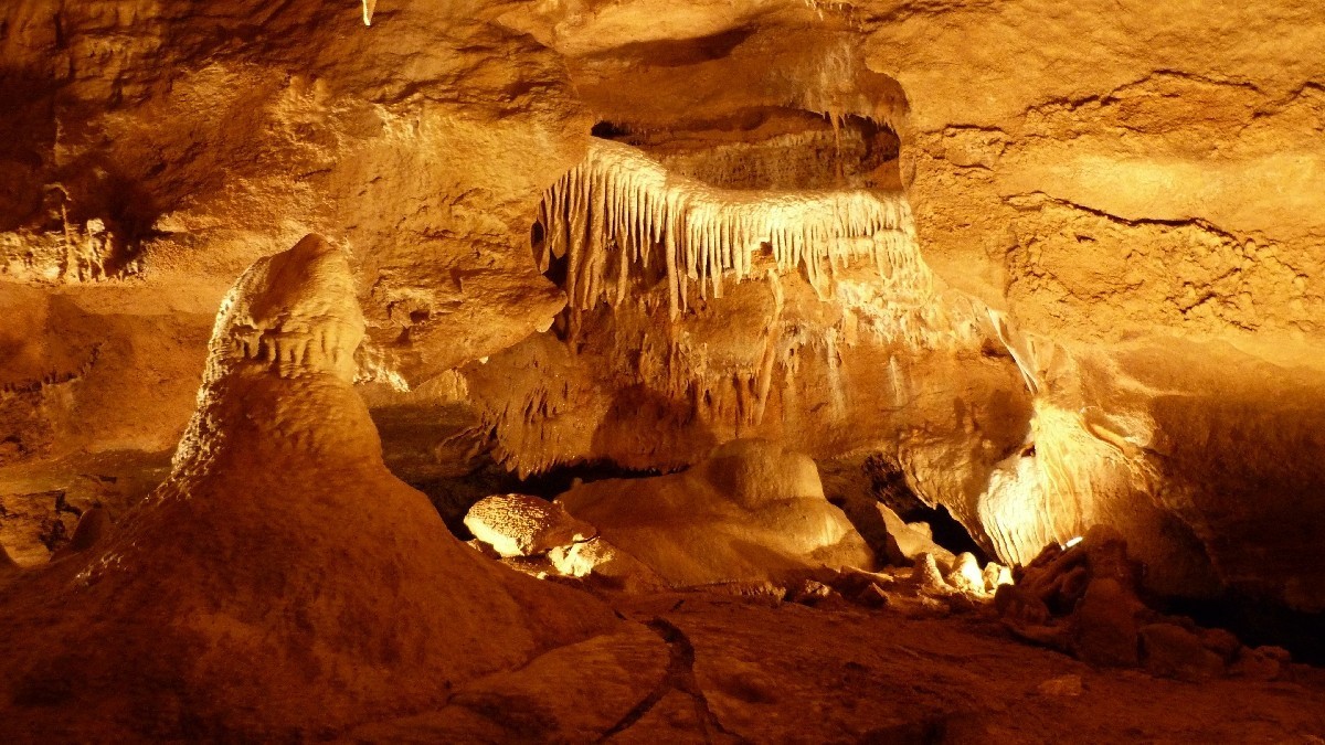 Конепрусские пещеры