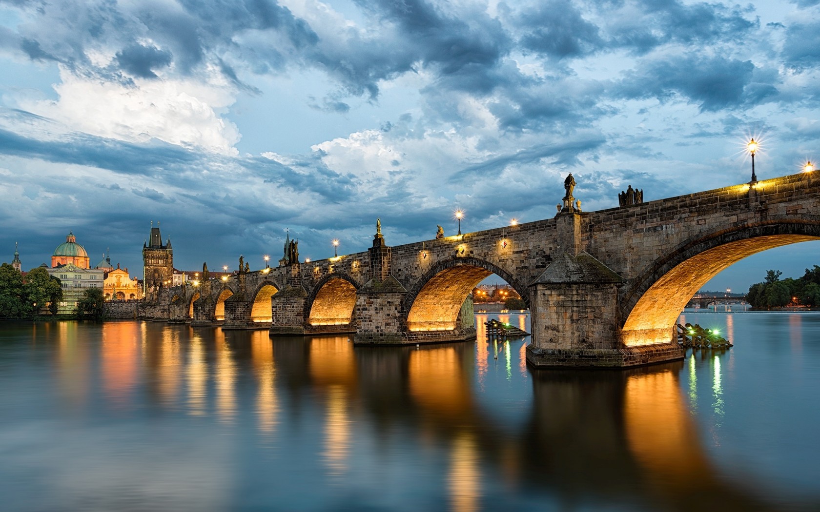 Карлів міст – одна з найголовніших історичних пам’яток