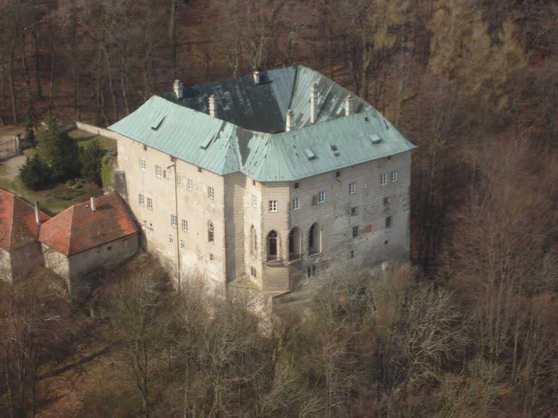 Замок Houska