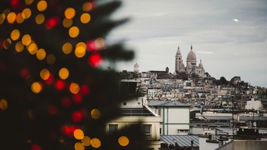 Волшебство Рождественского и Новогоднего Парижа: Город Света в Сказочном Освещении