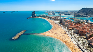 Плайя де Барселонета: Исторический Релакс на Пляже в Сердце Барселоны